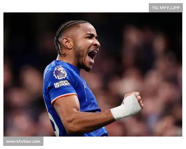 西蒙斯随莱比锡飞往法国参加友谊赛预计担任中锋位置登场 西蒙斯随莱比锡飞往法国参加友谊赛预计担任中锋位置登场